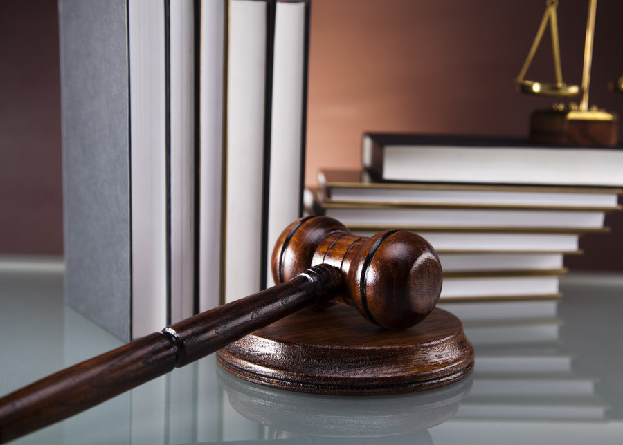 深圳刑事律师解读：亲友非法牟利罪的判刑标准