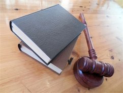 人民公园路律师解答深圳律师高昂费用的背后